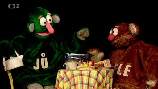 Zdá se, že se Jůhelákům rozbil nový toustovač. Jestlipak za tím nejsou spády robotů, kteří požírají energii na celém Déčku…