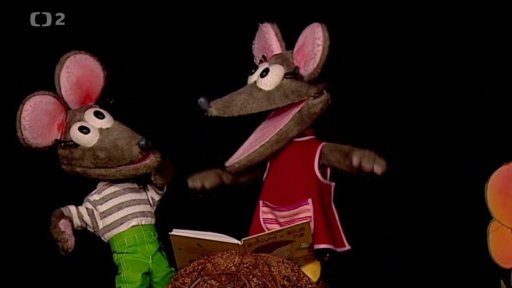 Tryskomyšky se při čtení vyděsí, že je kouše blecha z knihy. Až Pip odhalí, že se usadily v mraveništi.