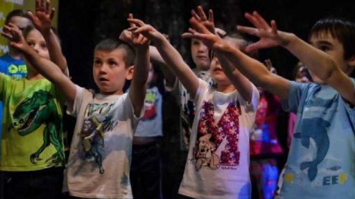 Dobrodruzi: Ze Stodu na cestě za novým životem