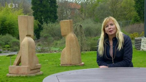 Sochy a kameny na zahradě