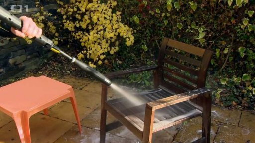 Čištění grilu a zahradního nábytku po sezóně