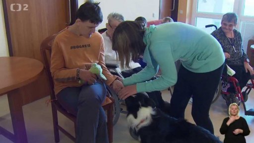 Terezka a Lucie pomáhají