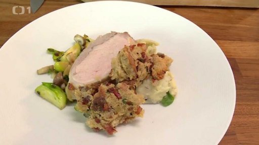 Vepřová krkovice v chlebové krustě a zeleninové ragú s žampiony