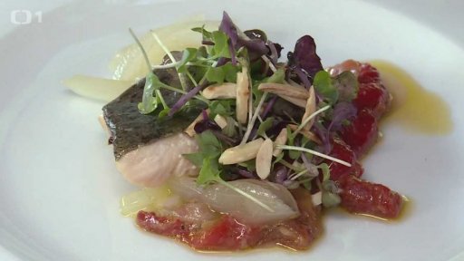 Nakládaný pstruh s cibulí a pečenou paprikou