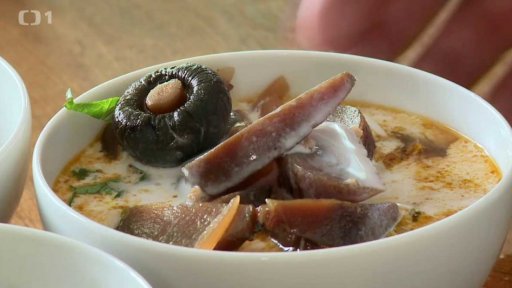 Polévka z červené řepy s kokosovým mlékem