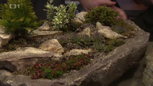 Dekorace s umělým kamenem