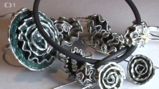 Šperky z netradičních materiálů