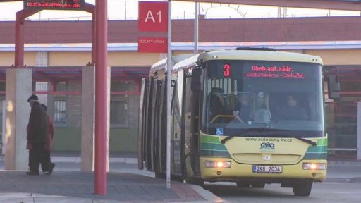 Autobusy v Chebu budou řídit Ukrajinci