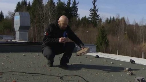 Prohlídka místa výbuchu zblízka