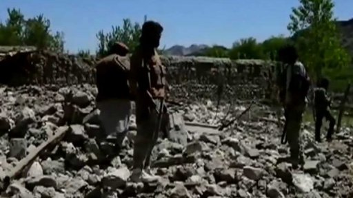 Následky svržení bomby v Afghánistánu