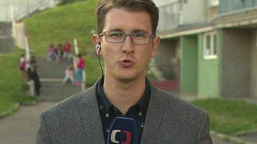 Sezení mimo lavičky povoleno