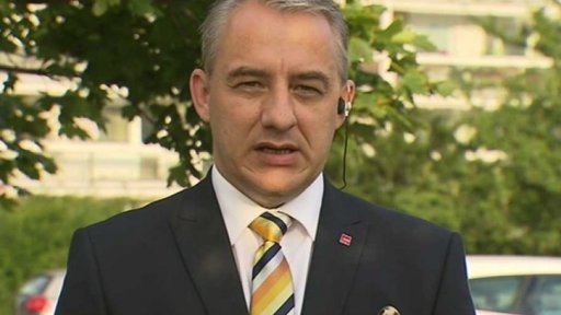 Spor o platy ve veřejné sféře