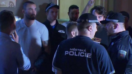 Dohled nad kuřáky před restauracemi a bary