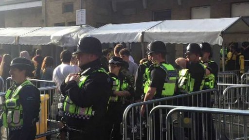 Benefiční koncert v Manchesteru