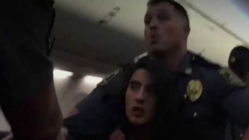 Další vyvlečení z letadla