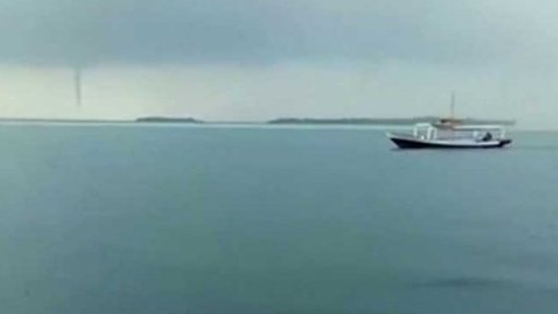 Trojice vodních tornád v Jakartě