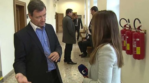 Přerušení proslovu Davida Ratha u soudu