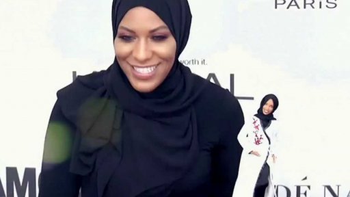 Barbie zahalená v hidžábu