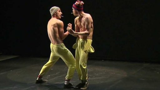 V hlavní roli mužské tělo