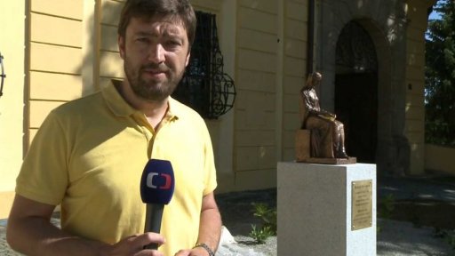 Socha Boženy Němcové v Polné