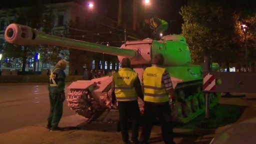 Odvoz růžového tanku