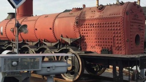 Stěhování parní lokomotivy