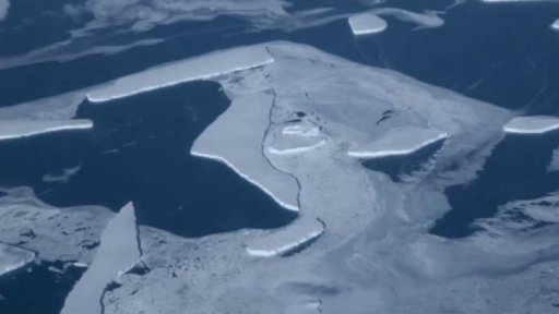 Obří ledovec se trhá od Antarktidy + rozhovor s P. Proškem