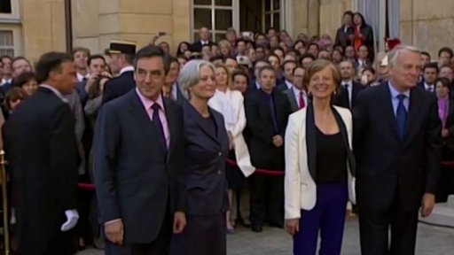 Francie: kauzy Le Penové a Fillona + rozhovor s M. Perottinem