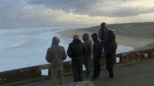 Z rybářské vesnice se stal ráj surfařů