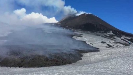 Erupce Etny zranila 10 lidí + rozhovor s P. Závadou