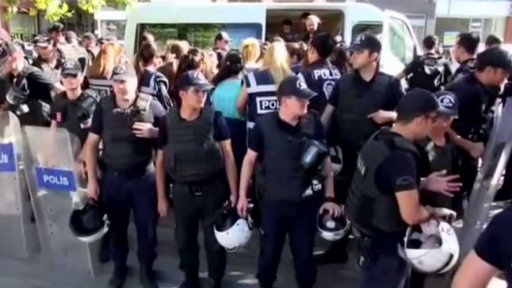 Obavy z čistek po tureckém referendu