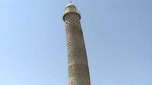 Zničená mešita v Mosulu