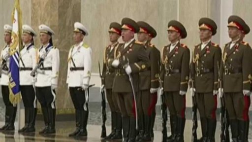 Vítězství premiéra Abeho a tlak na KLDR + rozhovor s J. Sýkorou