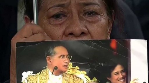 Královský pohřeb po roce státního smutku