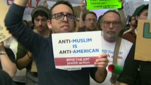 Protiimigrační dekret Donalda Trumpa + rozhovor s M. Řezníčkem a D. Anýžem