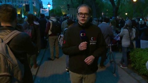 Pokračují protesty proti Orbánově vládě + rozhovor s J. Jařabem