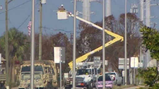 Donald Trump obhlížel škody na Floridě