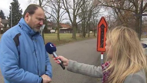 Demolice vyhořelé haly ve Zvoli