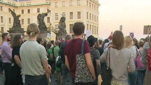 Hledání nového ministra financí - protesty proti M. Zemanovi a A. Babišovi