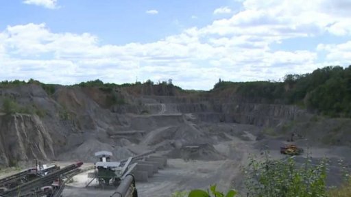 Lom Zárubka na Chrudimsku skončí