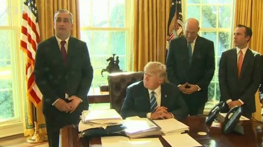 Trump ukončil své poradní sbory