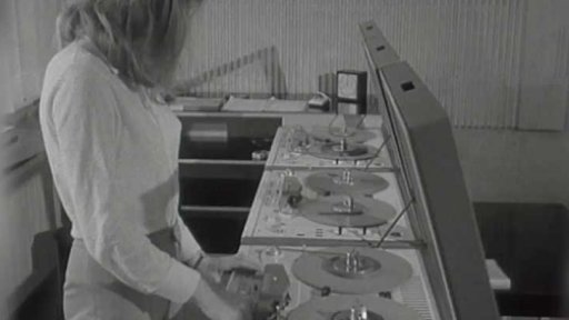 Nové rozhlasové studio zahájilo vysílání (1972)