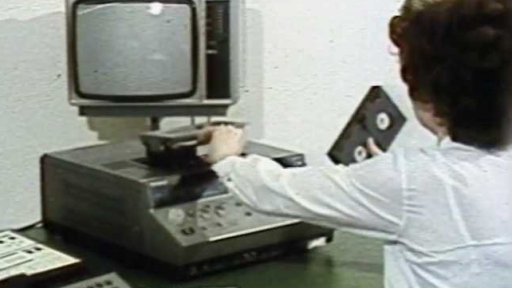 Televizor s vlastním videoprogramem v centru Gottwaldova (1987)