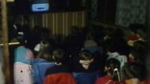 Dětský koutek s videem v kině v Krupce (1987)