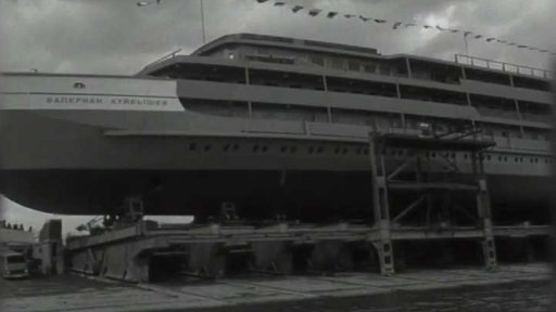 V Komárně dokončili největší osobní říční loď (1975)