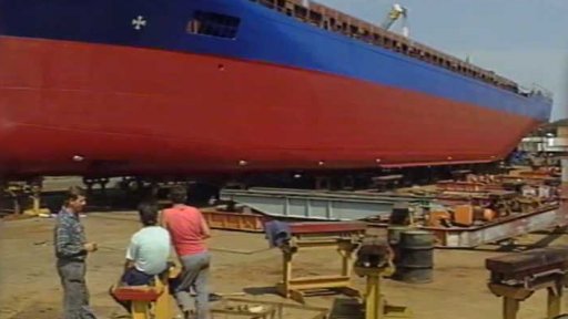 Říčně-námořní loď spuštěna na Labe (1994)