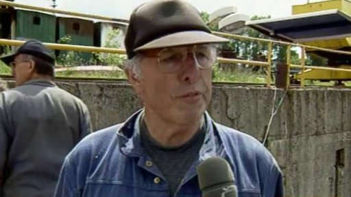 Obří loď na cestě z Chvaletic do Děčína (2002)