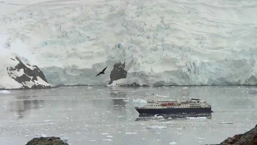 Odlomení části Larsenova šelfového ledovce