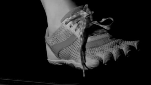 Proč se samy od sebe rozvazují tkaničky u bot