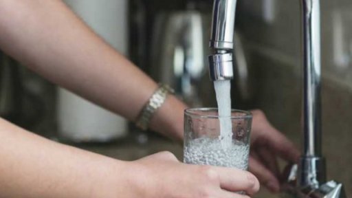 Mikroplasty v kohoutkové vodě